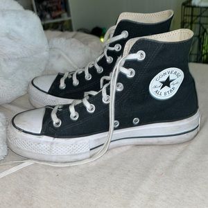 Black platformed converse women’s size 8.
